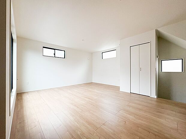 【Dining】ダイニングテーブルを置いても十分な広さが確保されています。