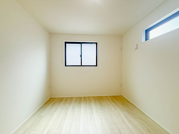 2号棟【洋室5.2帖】充実した生活は伸びやかな居室空間から始まります。快適に・伸びやかに。心の潤いを求める方々へ。