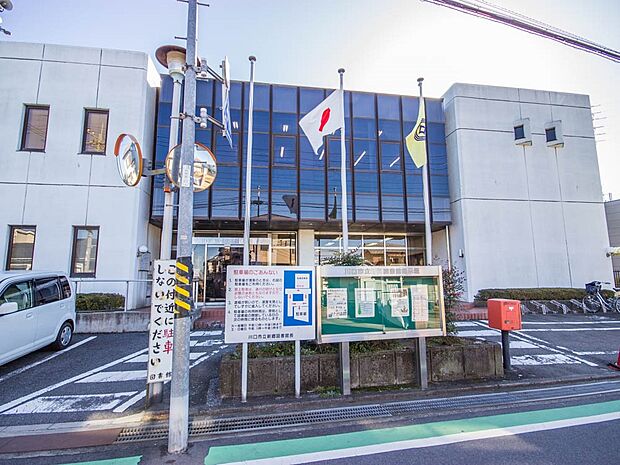 図書館 300m 新郷図書館