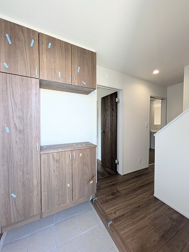 【玄関】スタイリッシュかつ品のある玄関。