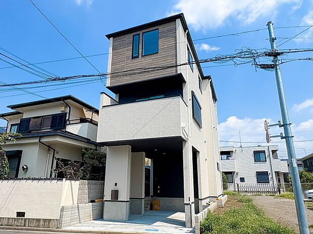 1号棟【前面道路】陽当りや通風性など各所に施された工夫で住みやすさを実現。部屋の大きさや周辺環境・街並など、資料には掲載していない情報が現地にはたくさんございます。是非ご確認下さい。