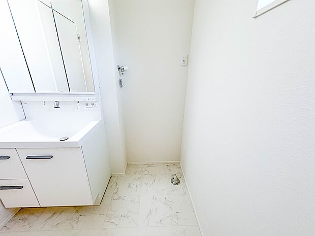 【ランドリースペース】毎日出る洗濯物を設置するクリーンなスペースです。