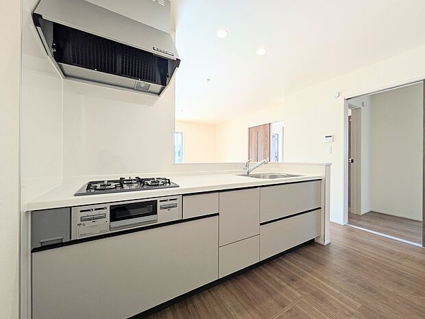 【キッチン】リビングにいるお子様と会話をしながら家事ができるカウンターキッチン