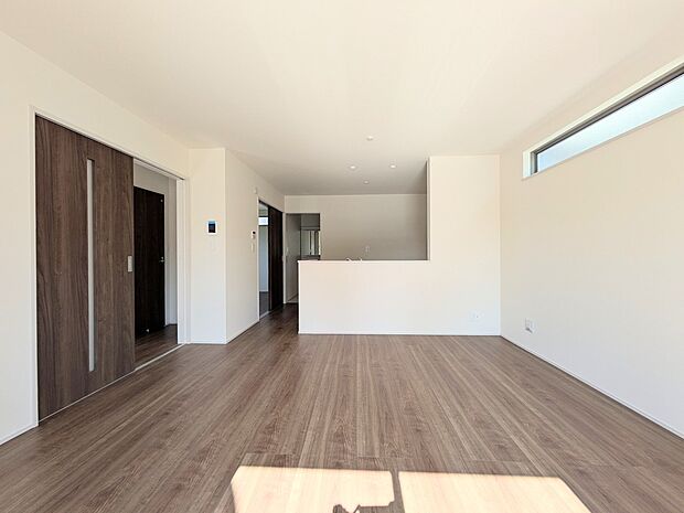 【ダイニングキッチン】料理をしながら、後片付けをしながら二人で会話を楽しみたい空間。