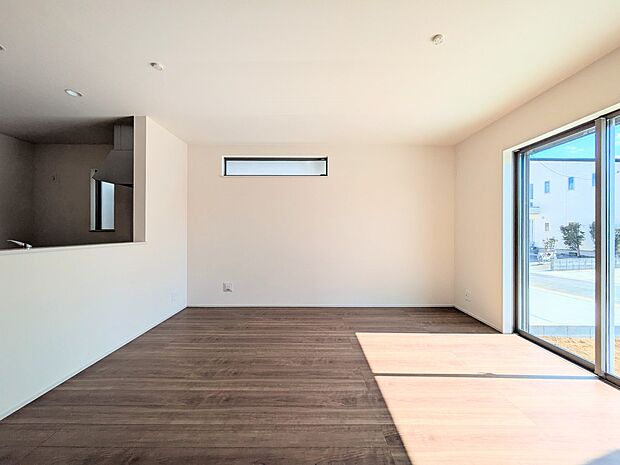 【ダイニング】ダイニングテーブルを置いても十分な広さが確保されています。