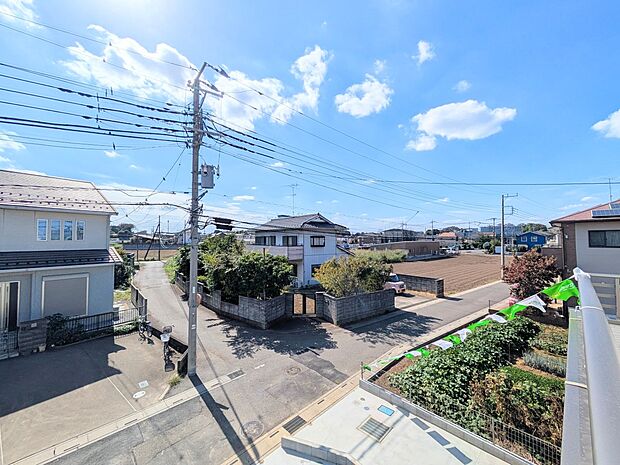 【眺望】少し優雅に、眺望の良い部屋で新生活をしてみませんか？眺望や窓からの景色が良いと、家で過ごす時間も快適です。