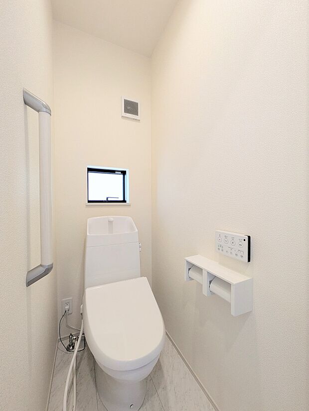 トイレはほどよい空間。居心地のよいスペースといえます。落ち着き、ホッとでき、我にかえる場所。トイレは自分をみつめる場所でもあるのです。