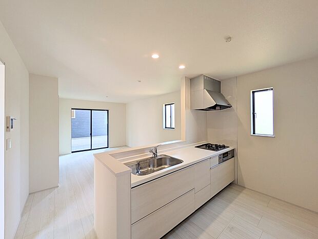 会話でホッとコミュニケーションできるリビング。料理でホッとハピネスになるキッチンなど。人をホッとさせる最新設備・仕様を採用しています。