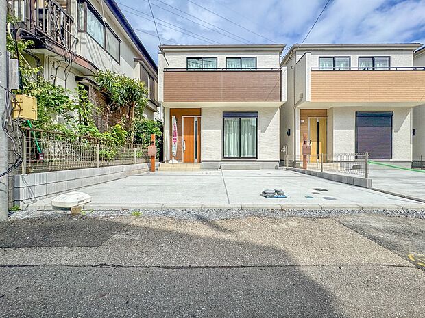 A号棟【駐車場】カースペース2台可／駐輪スペース。広々カースペースです。自転車、バイクなども置き場に困りません。