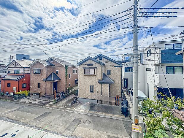 A号棟【眺望】少し優雅に、眺望の良い部屋で新生活をしてみませんか？眺望や窓からの景色が良いと、家で過ごす時間も快適です。