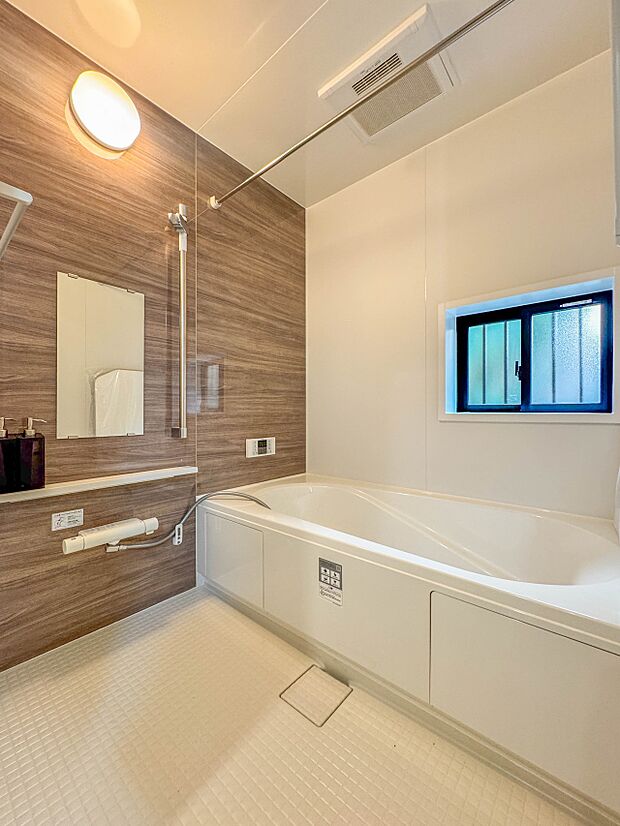 C号棟【浴室】一日の疲れを癒してくれるお風呂空間。使いやすさと上質な質感を両立して、単なる習慣から特別な時間に変わるはず。