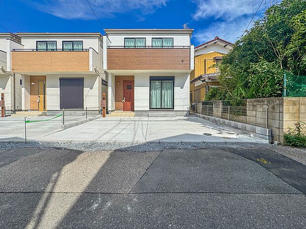 C号棟【駐車場】カースペース2台可。車が1台なら、来客用の駐車場や、駐輪スペースとしてご活用ください。