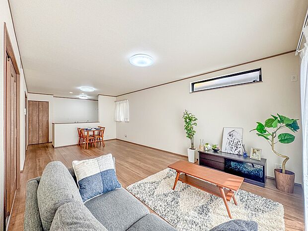 C号棟【LDK19.62帖】インテリアショップで見掛けた「あの家具」も置ける、ゆったりとした空間。時に広さが上質な寛ぎの時間になる事も。