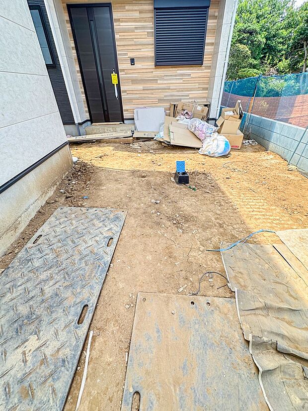 2号棟【庭】お庭があることで開放感が違います。建物の内部に光や風などを採り入れやすくなり住居環境がより良好になります。また多目的にご利用できます。