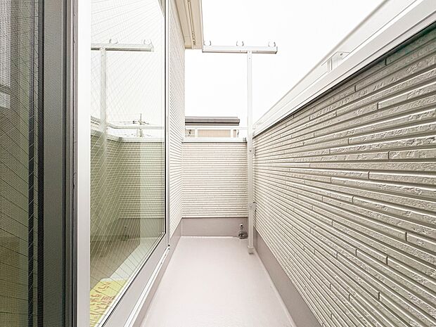 【バルコニー】バルコニーから差し込む陽光・通風は、住環境・快適性と共に有り続ける貴重な「財産」です。