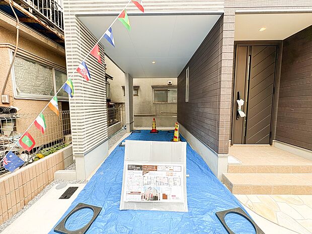 【駐車場】毎日の生活にマイカーが必須という方は、購入を検討する際、駐車場があることは大事な条件です。毎日の通勤や家族の送迎、買い物やお出かけなどクルマのある暮らしを満喫したい方は要チェック！…