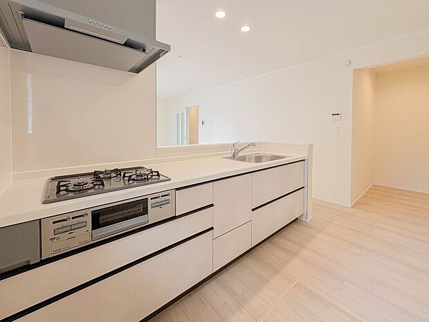 【キッチン】リビングにいるお子様と会話をしながら家事ができるカウンターキッチン