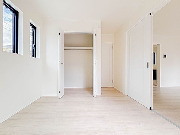 【収納】こちらの物件に少しでもご興味がありましたら、お気軽にお電話下さい。ネット上で「見えない物」「わからない事」でも、実際にご見学いただくことで、手に取るようにおわかりいただけるはずです。…