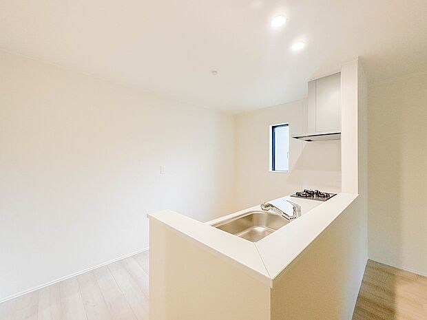 【ダイニング】家族の様子が見えやすいダイニングスペース