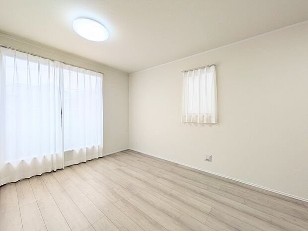 光が溢れ、風も溢れ、居心地のよい住空間、自然体で過ごせる住空間にリビングを。