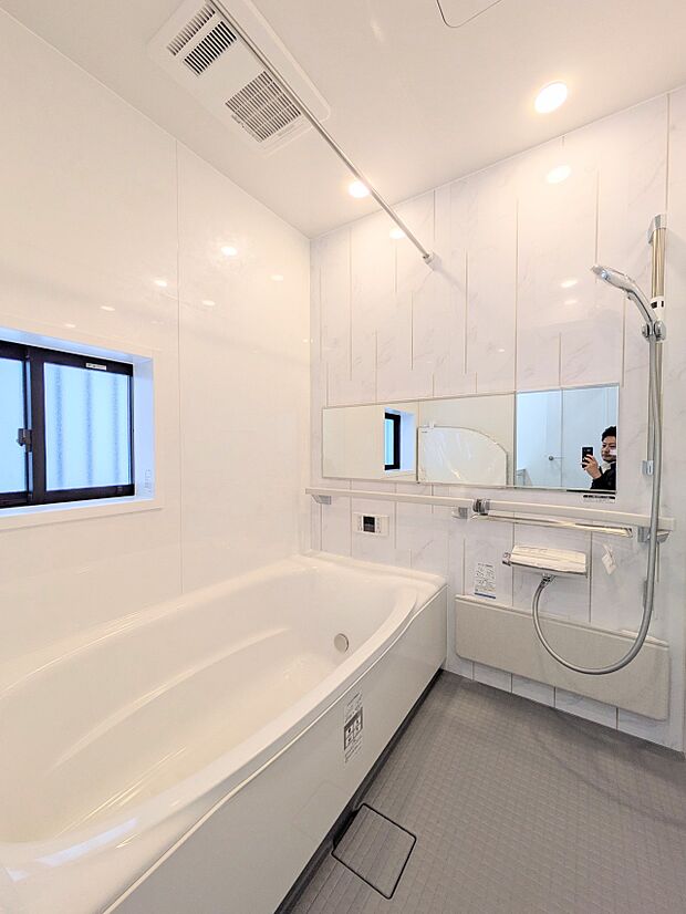 【Bathroom】一日の疲れを癒してくれるお風呂空間。使いやすさと上質な質感を両立して、単なる習慣から特別な時間に変わるはず。