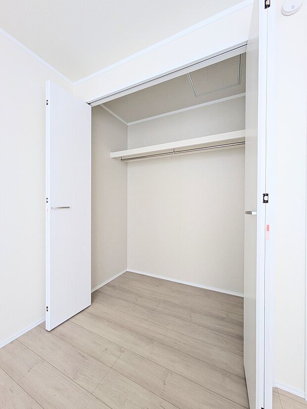 こちらの物件に少しでもご興味がありましたら、お気軽にお電話下さい。ネット上で「見えない物」「わからない事」でも、実際にご見学いただくことで、手に取るようにおわかりいただけるはずです。