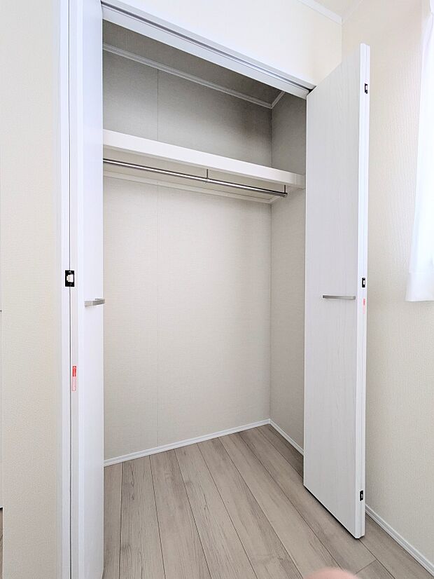 限られたスペースを有効に活用できる壁面クローゼット。