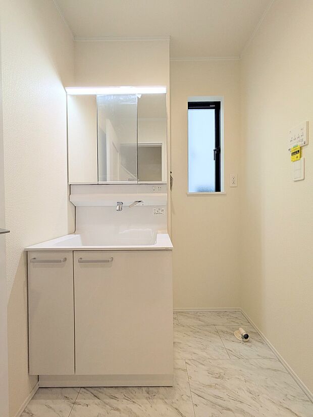 【脱衣所】十分な広さを保った脱衣所