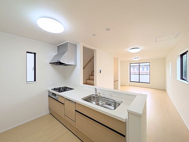 リビングルームの窓を開けると心地よい南風が入ってくる。キッズルームの窓を開けるとやさしい微風が入ってくる。家の中に風の道がある。風を生活の中で体験できる家。