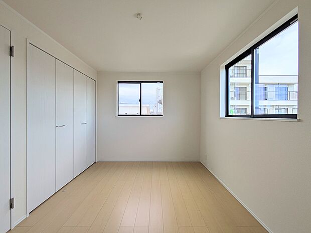 ここから始まる「日常」はご家族にとってかけがえのない時間となります。少しでも豊かに、快適に。そんな想いから本邸宅は生まれました。