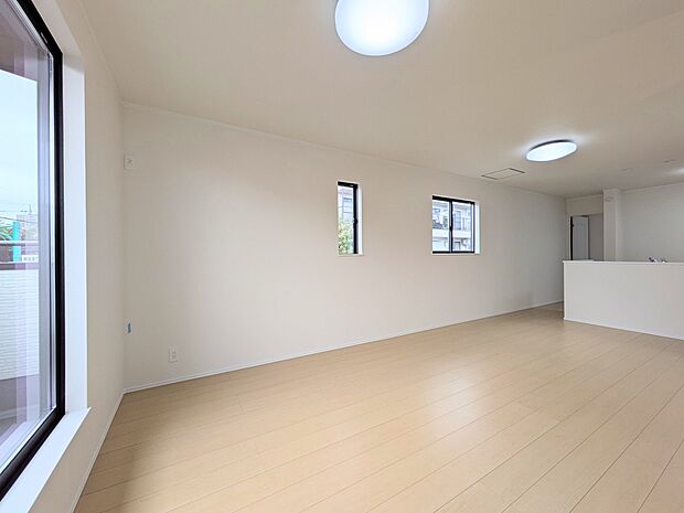 【Living-dining-リビングダイニング】忙しい朝でも家族揃って食事をしたいゆとりあるダイニングスペース。