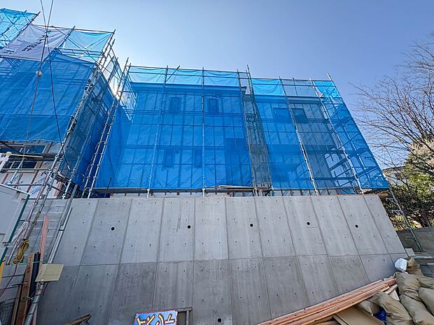 【外観】ここから始まる「日常」はご家族にとってかけがえのない時間となります。少しでも豊かに、快適に。そんな想いから本邸宅は生まれました。