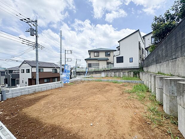 1号棟【外観】こちらの物件が少しでも気になるようでしたら、お気軽にお問合せください。人生でいちばん大きなお買い物ですので、ゆっくりご見学ください。ネット上の画像と実際の見学では、リアル感がま…