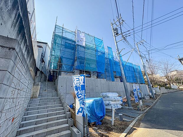 1号棟【外観】陽当りや通風性など各所に施された工夫で住みやすさを実現。部屋の大きさや周辺環境・街並など、資料には掲載していない情報が現地にはたくさんございます。是非ご確認下さい。