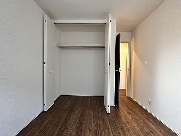 【収納】各部屋を最大限に広く使って頂ける様、全居住スペースに収納付。プライベートルームはゆったりと快適に。