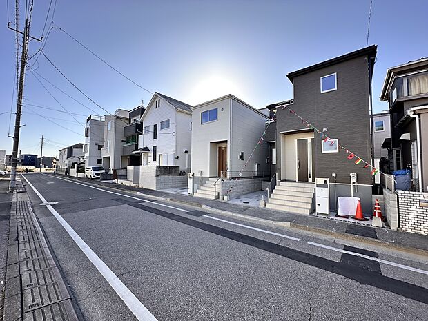 【前面道路】車の通行が少ないので、静かな住環境を維持することができます。