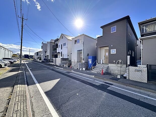 【前面道路】車の通行が少ないので、静かな住環境を維持することができます。