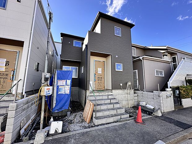 【外観】家族の温かさと陽光の暖かさ、楽しい毎日と明るい未来を予感させる「空間が織り成すひとつ先の住み心地」を演出します。