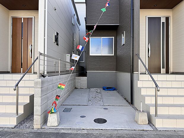 【駐車場】毎日の生活にマイカーが必須という方は、購入を検討する際、駐車場があることは大事な条件です。毎日の通勤や家族の送迎、買い物やお出かけなどクルマのある暮らしを満喫したい方は要チェック。…