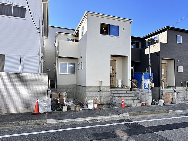 【外観】家族の温かさと陽光の暖かさ、楽しい毎日と明るい未来を予感させる「空間が織り成すひとつ先の住み心地」を演出します。