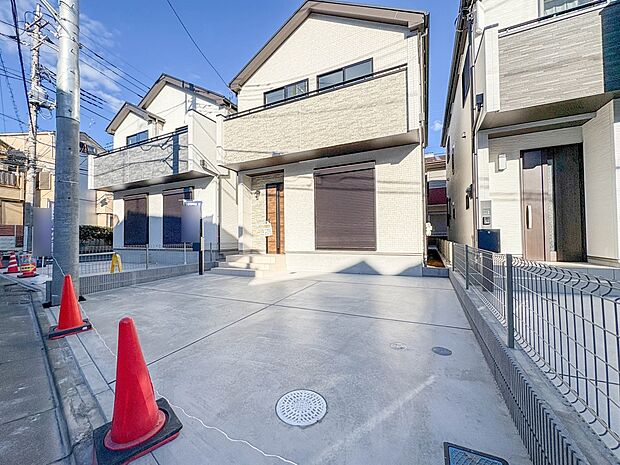 カースペース2台可。車が1台なら、来客用の駐車場や、駐輪スペースとしてご活用ください。