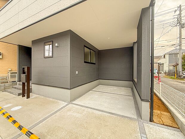 【駐車場】日々の暮らしにマイカーが必要。そんな方は物件の購入条件に駐車場は必須です。通勤に、家族のお迎えに、お買物に、おでかけに、クルマライフを楽しみたい方に。