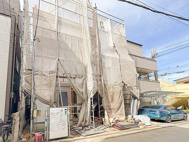 【1号棟 外観】ここから始まる「日常」はご家族にとってかけがえのない時間となります。少しでも豊かに、快適に。そんな想いから本邸宅は生まれました。