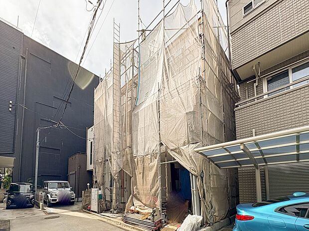 【1号棟 外観】陽当りや通風性など各所に施された工夫で住みやすさを実現。部屋の大きさや周辺環境・街並など、資料には掲載していない情報が現地にはたくさんございます。是非ご確認下さい。