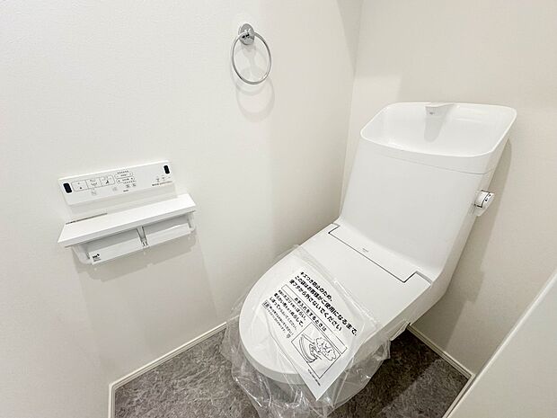 【トイレ】トイレ・ウォシュレット付。快適で衛生的な洗浄機能付温水シャワートイレです。