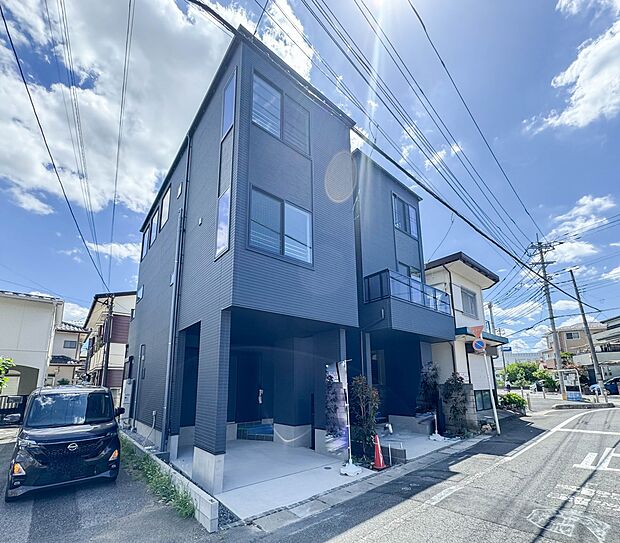 【外観 1号棟】陽当りが良いと、洗濯物が乾きやすいですし、湿気やカビの心配も減るので快適です。寒い冬の日でも、日差しが届くと家の中が暖かくなりますね。