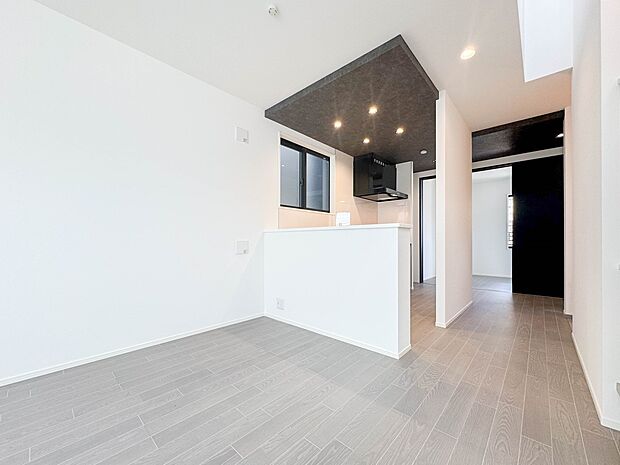 【ダイニングキッチン LDK16.1帖】会話でホッとコミュニケーションできるリビング。料理でホッとハピネスになるキッチンなど。人をホッとさせる最新設備・仕様を採用しています。