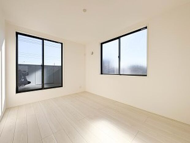 【子供部屋6.13帖】お子様のお部屋にぴったりなクロークを備えたフローリング仕様の洋室です。