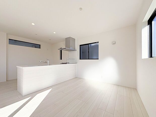 【ダイニングキッチン】会話でホッとコミュニケーションできるリビング。料理でホッとハピネスになるキッチンなど。人をホッとさせる最新設備・仕様を採用しています。