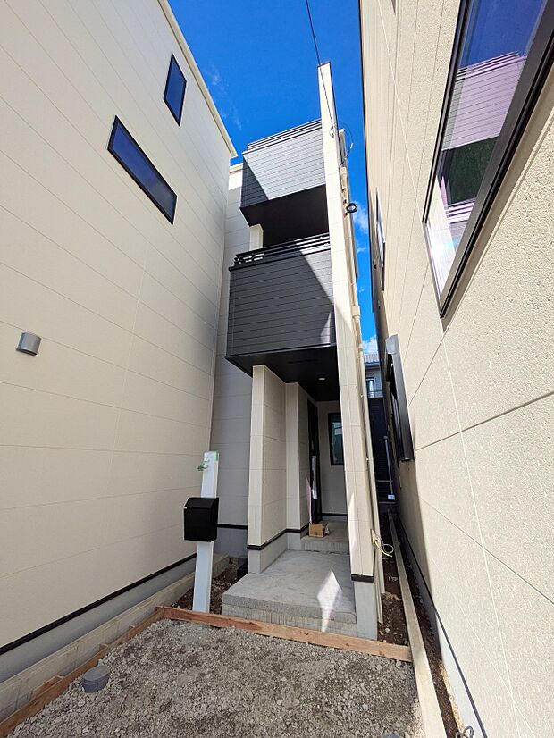 こちらの物件に少しでもご興味がありましたら、お気軽にお電話下さい。ネット上で「見えない物」「わからない事」でも、実際にご見学いただくことで、手に取るようにおわかりいただけるはずです。